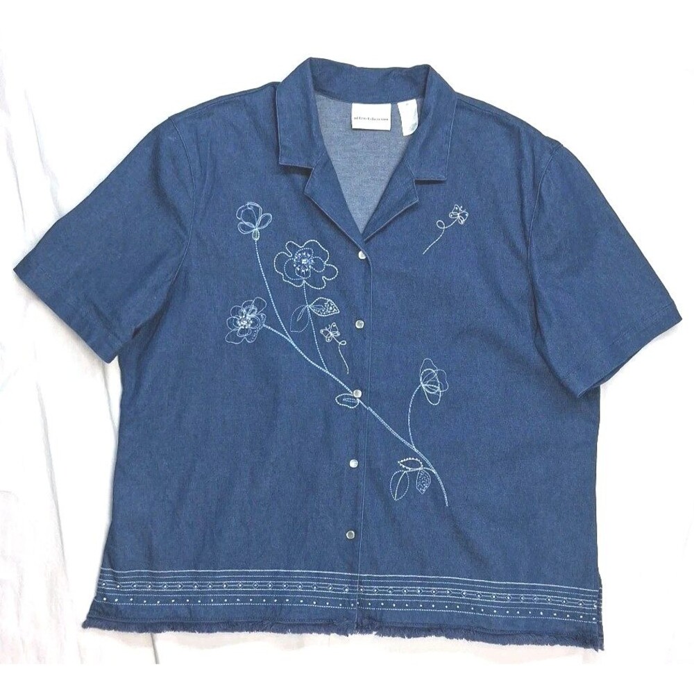 Dunner Women 20 Blue Denim Top Floral Embroidery Pearl Snap Boho Cottagecore